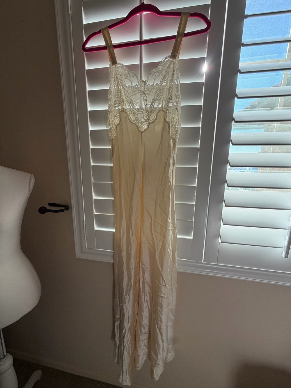 Vintage Neiman Marcus Ivory Lace-Trim Nightgown